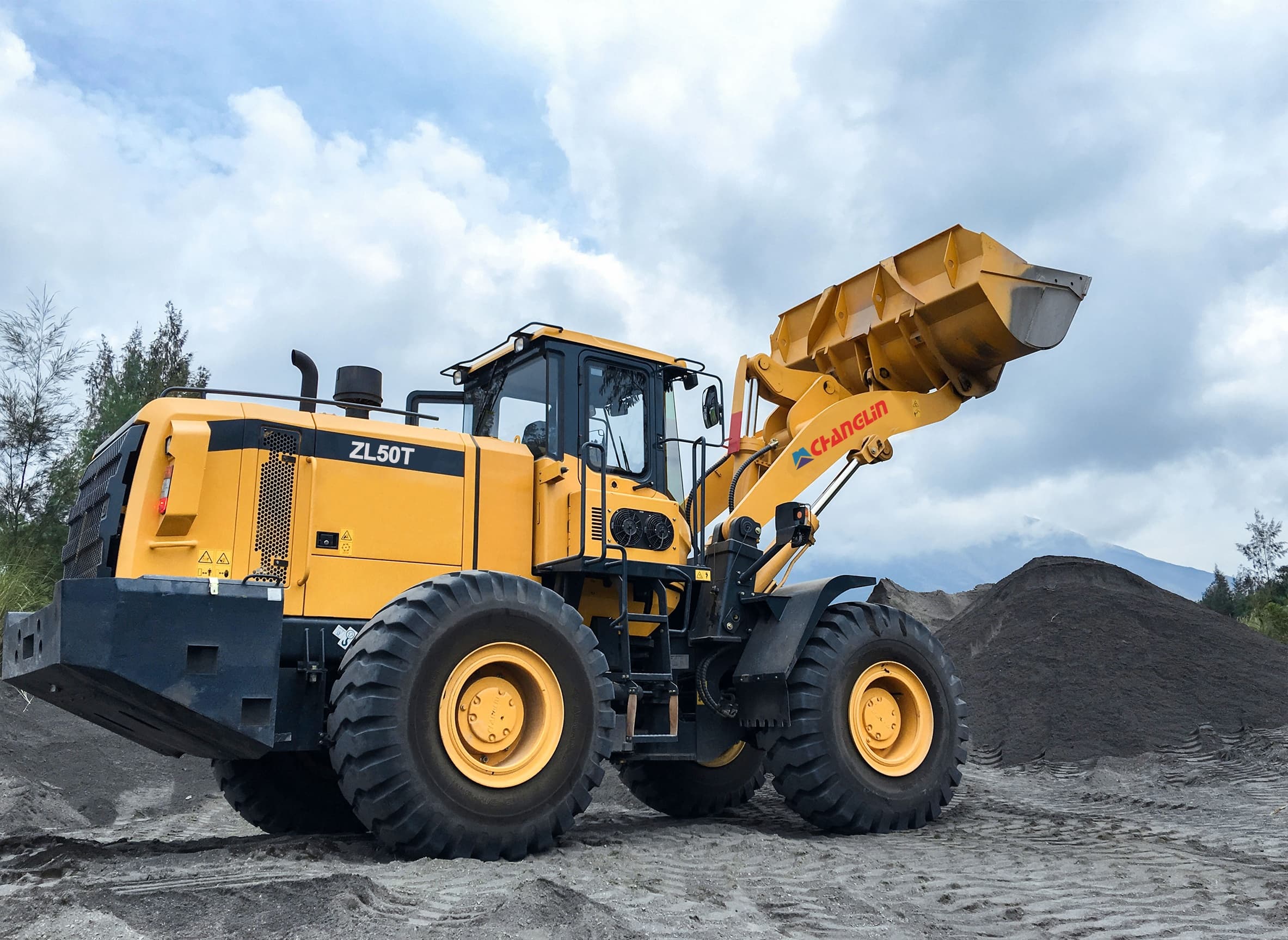 Покорение портов и шахт: как колесные погрузчики CHANGLIN ZL50T/ZL50H покоряют сложные объекты